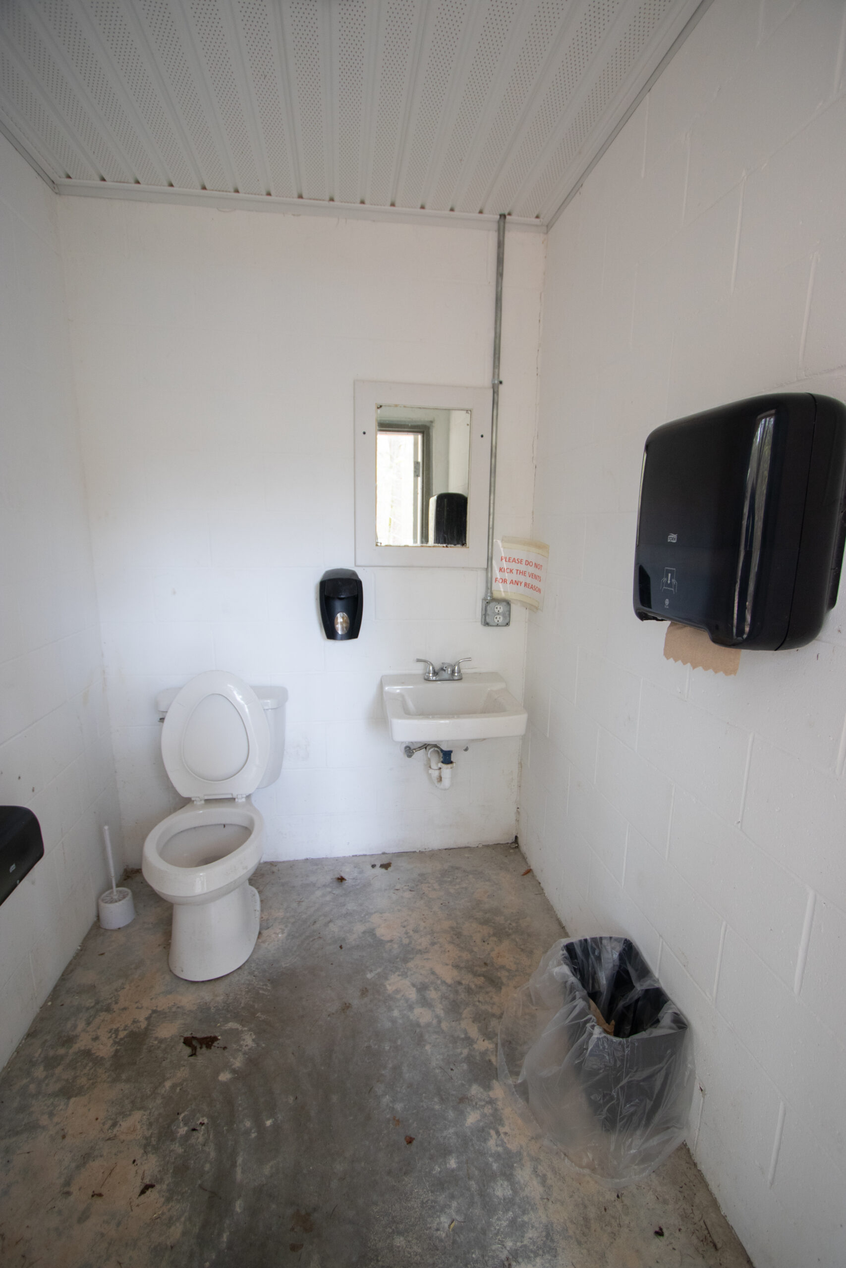 We have many hot showers and toilets available at our site between 3 bathhouses from May through October events. After the weather reaches the freezing point, 2 hot showers and limited toilet facilities will be available within the bathhouse located near Logistics.